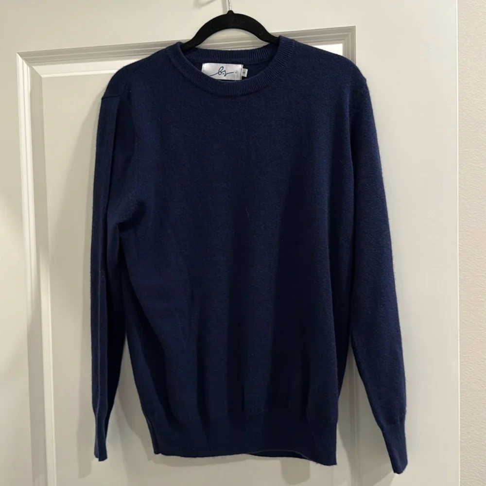 NWT Men's Navy Sweater 💯 merino wool